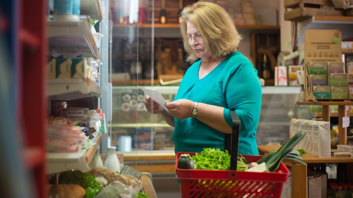 Inflation trounces housing as Aussies' top economic worry