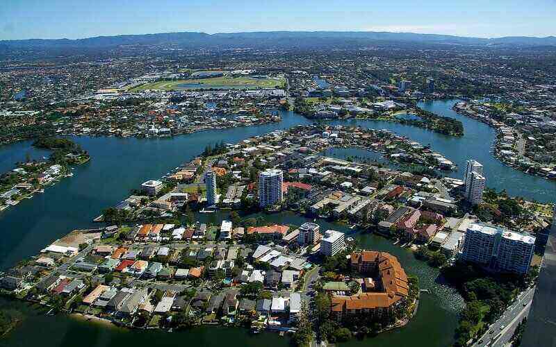 National housing values decrease for the third consecutive month