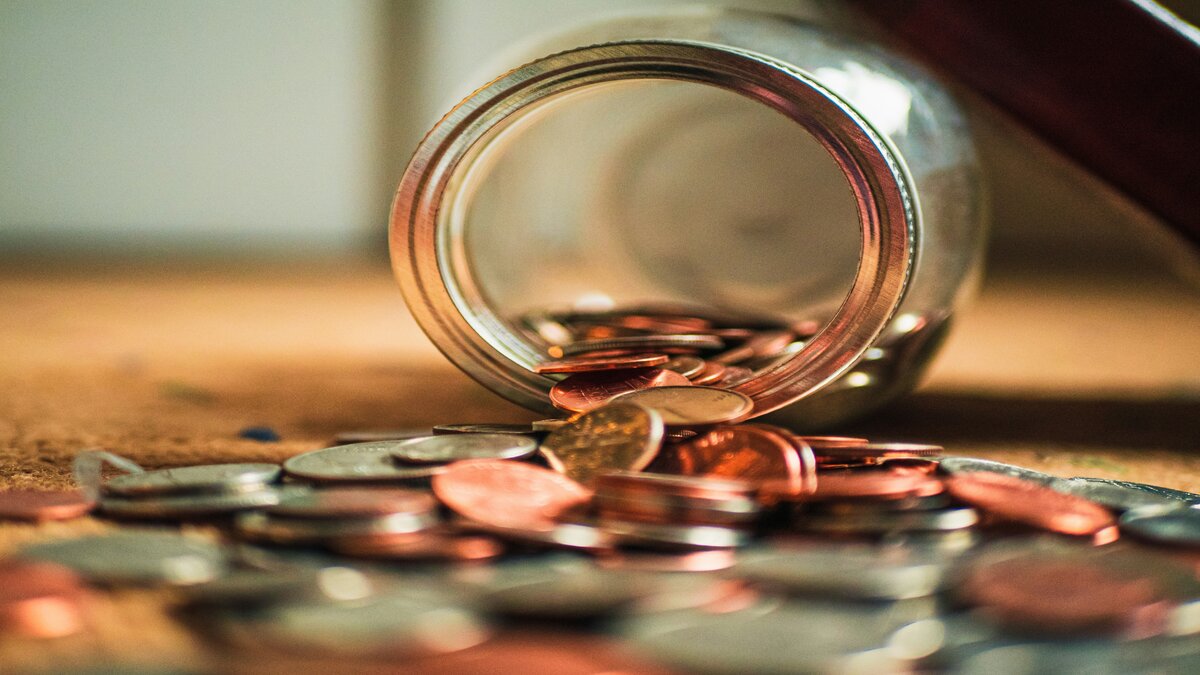 Major banks, ex-market leaders cut term deposit rates