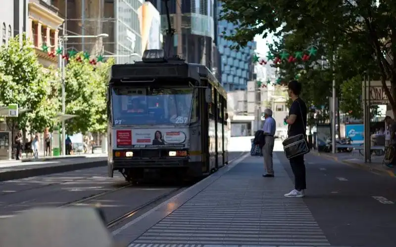 Real wages declined 1.5% in September quarter