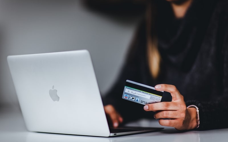 Inquiry signals crackdown on using credit cards for online gambling