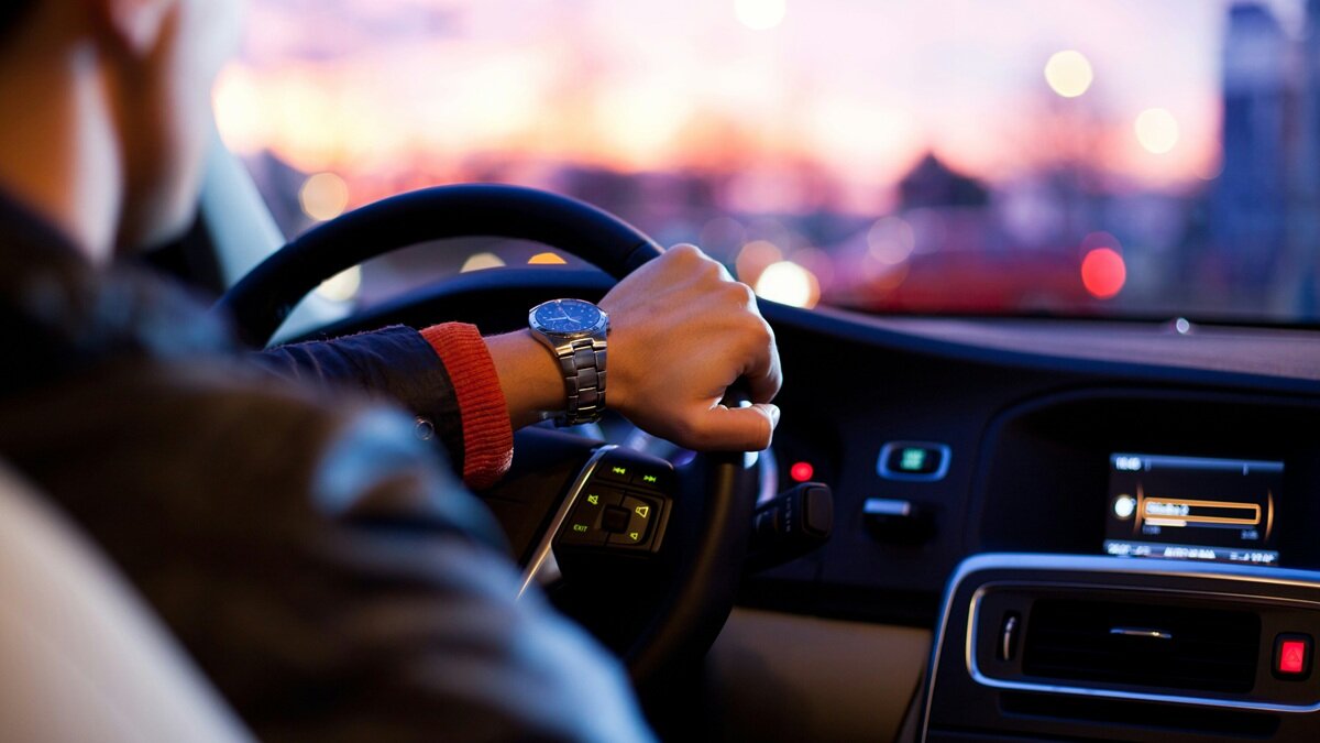 Buy a car via dealer or private seller: Tips and tricks