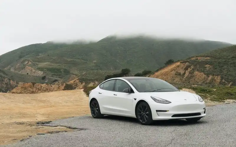 Cost of sales running a tesla