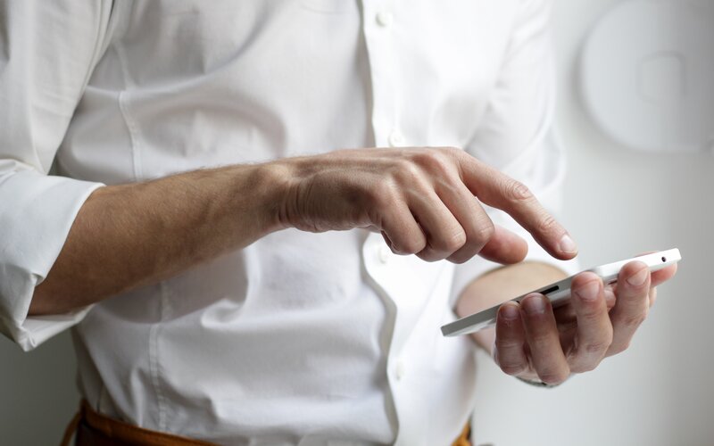 Australians spend more time researching phone plans than home loans