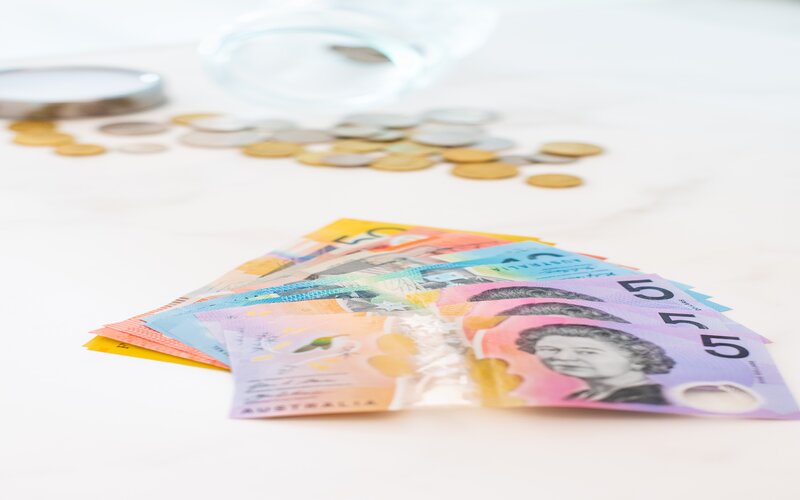 Australian household spending rises for 20th consecutive month