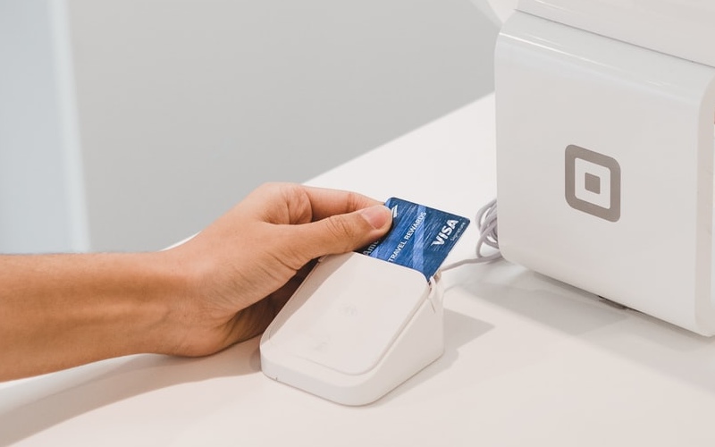 Aussie travellers spent more than $1 billion on their debit cards overseas in December