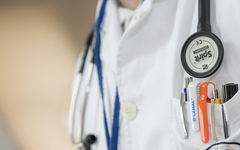 Westpac waives lenders mortgage insurance for nurses, midwives