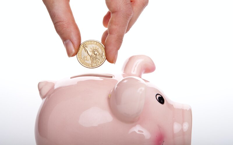 Aussies deposit $30 billion into savings