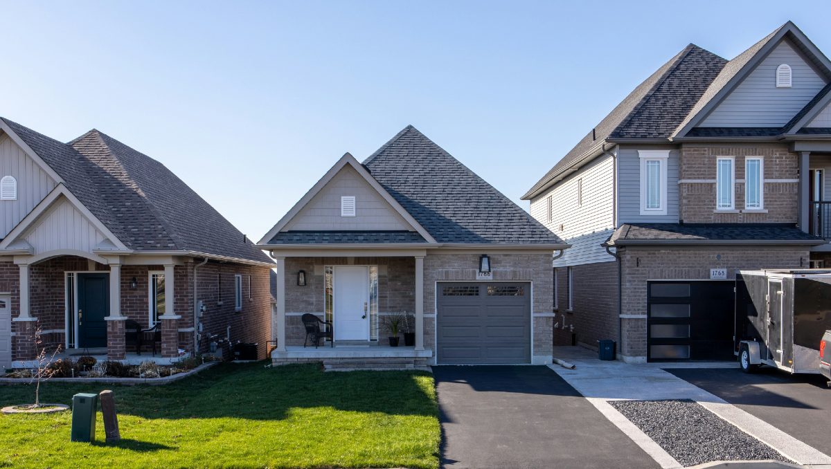 Fixed home loan rates plunge while cash rate holds