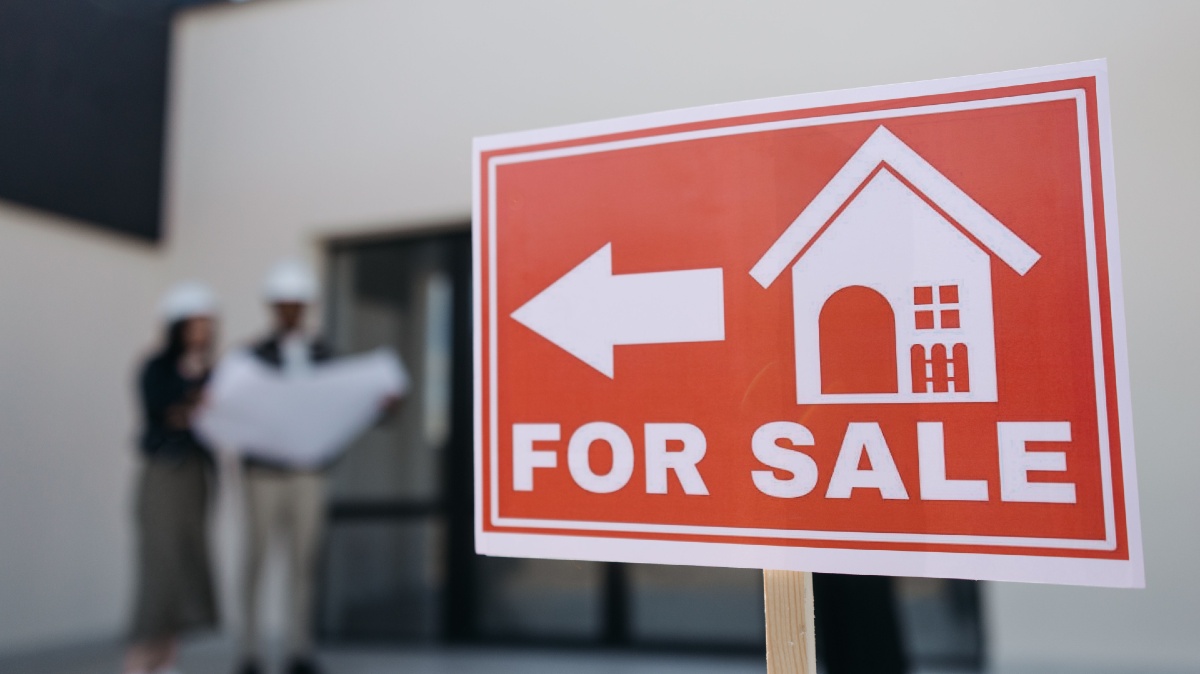 Housing downturn bites home sale profits