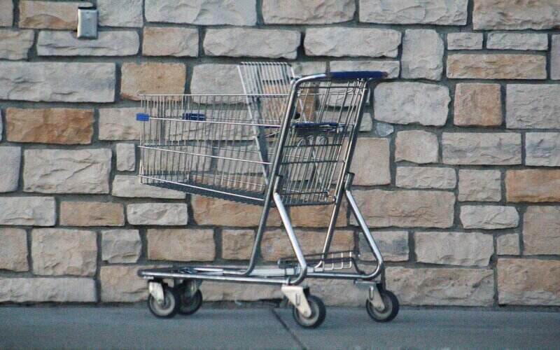 Rising cost of living begins to slow retail spending: ABS