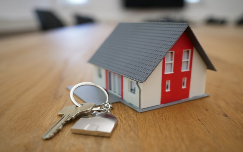 Aussies refinancing home loans in droves: Up 14% in FY23