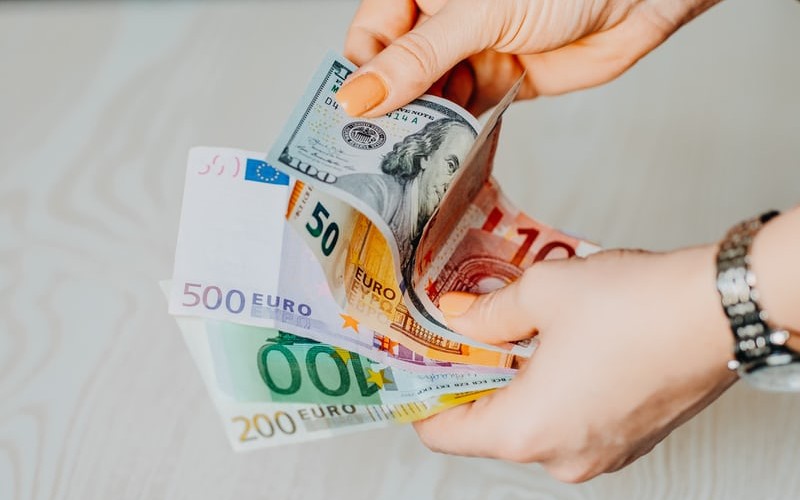 CBA cutting fees on overseas transfers