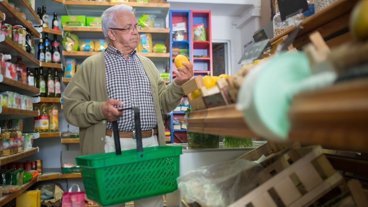 Consumer confidence wipes out two months of gains amid mortgage rate fears
