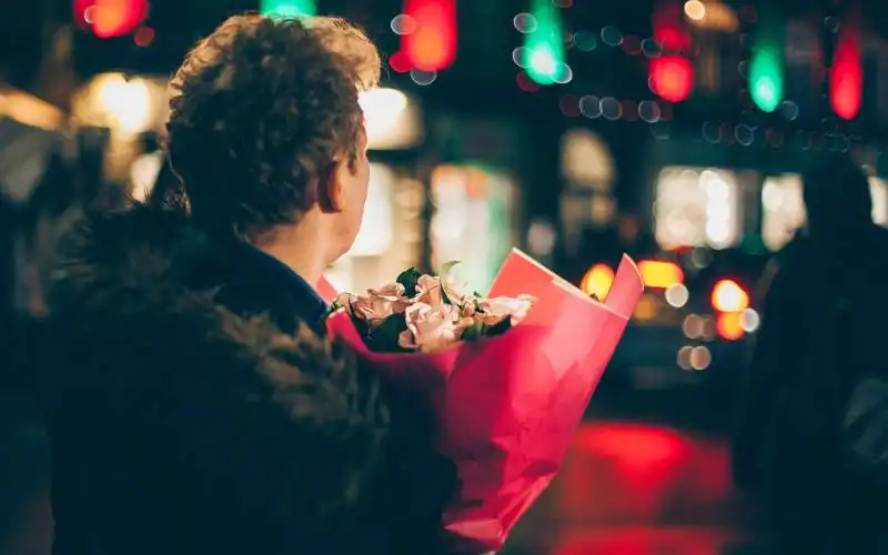 Aussies still planning to spend big on Valentine's Day despite COVID