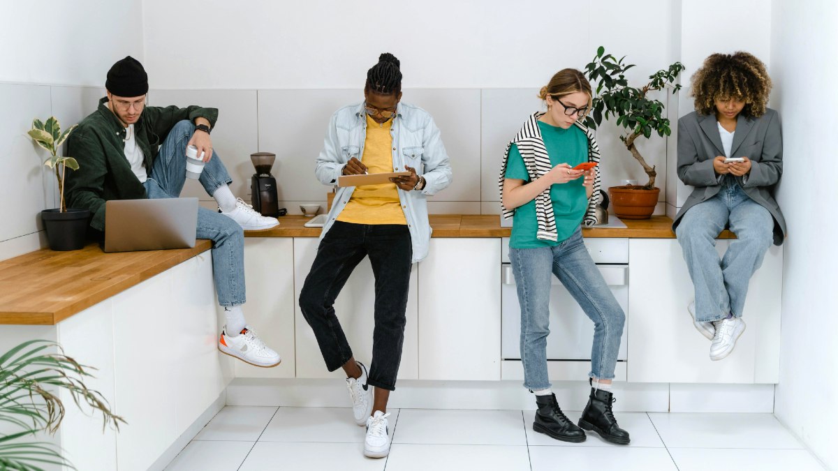 ASIC cracks down on ‘finfluencers’, warns Aussies taking TikTok financial advice