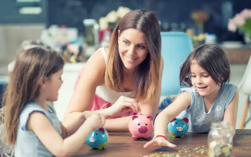 How to encourage your kids to start saving money