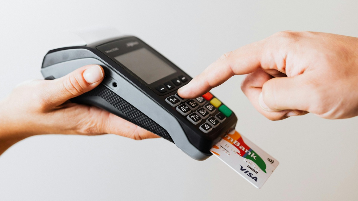 Card surcharges to be scrapped