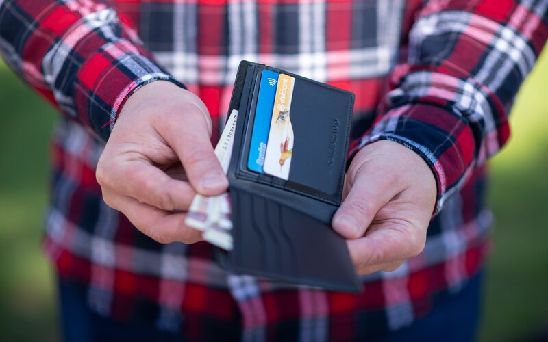 millennials save money