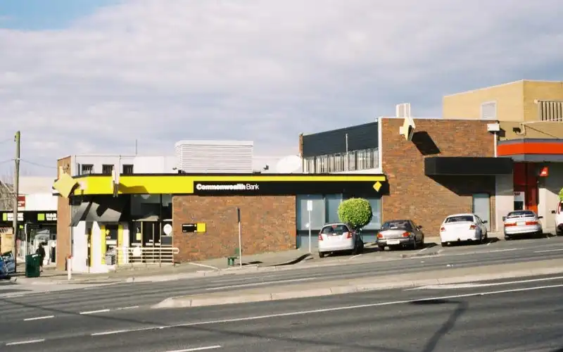 Commonwealth Bank 'urgently investigating' customer banking access issues