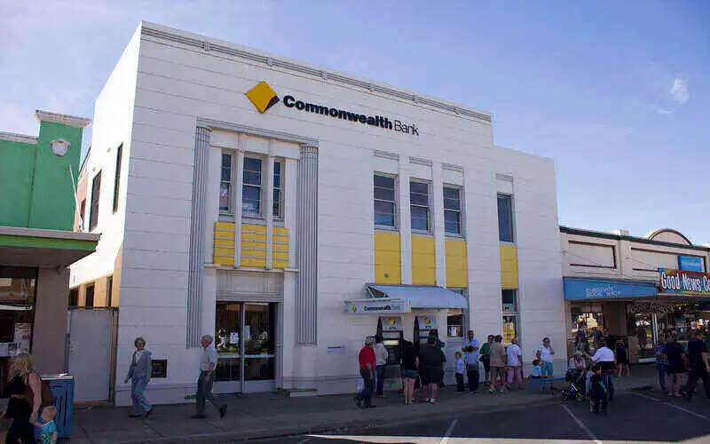 Commonwealth Bank cuts fixed rate home loans